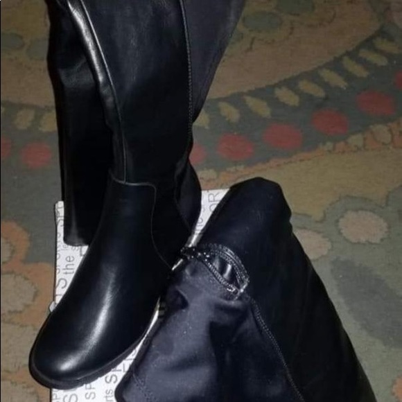 Woman’s boots - Picture 2 of 3